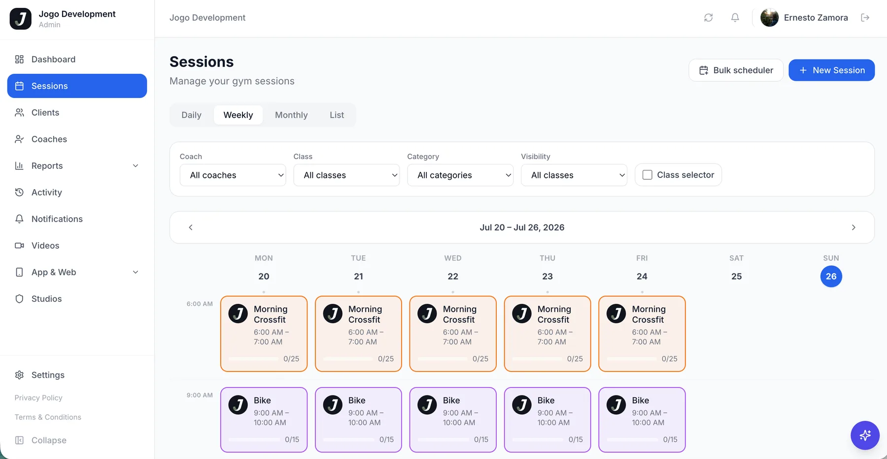 Panel de Sesiones de Jogo con el calendario semanal, filtros por coach y clase, y el cupo de cada sesión.